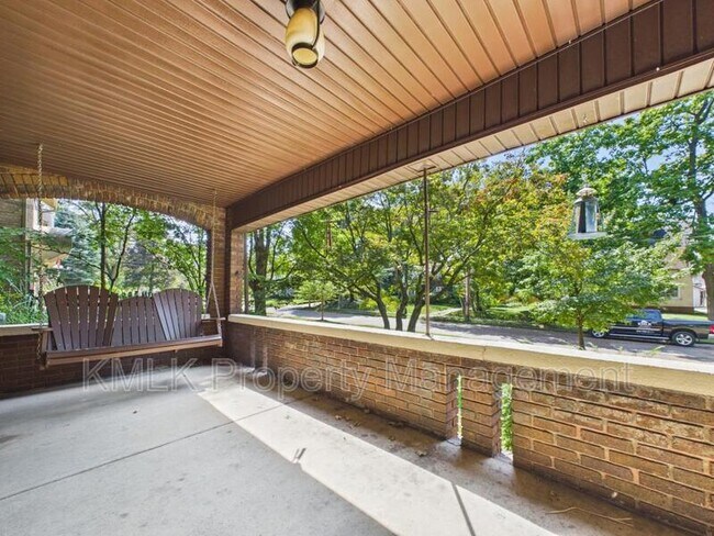 Foto del edificio - 137 Conger Ave