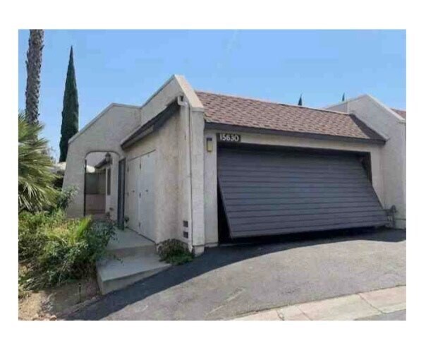 Foto del edificio - 15630 Viewridge Ln