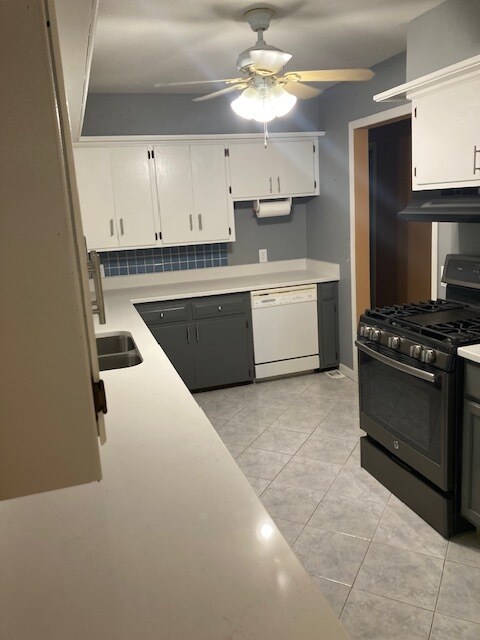 Cocina con encimeras de cuarzo nuevas. - 9605 W 47th St