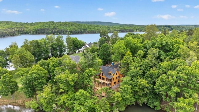 Building Photo - 308 Acres Ct