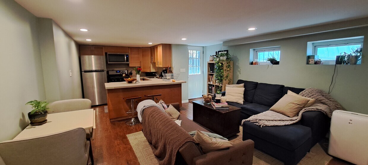 Foto principal - 1006 Otis Pl NW