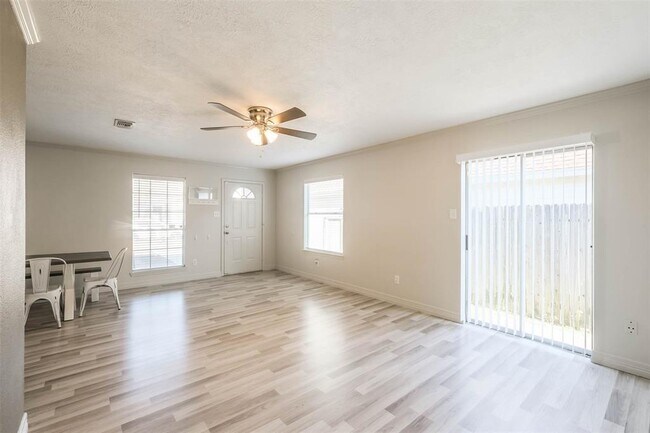 Foto del edificio - 3331 Strong Winds Dr