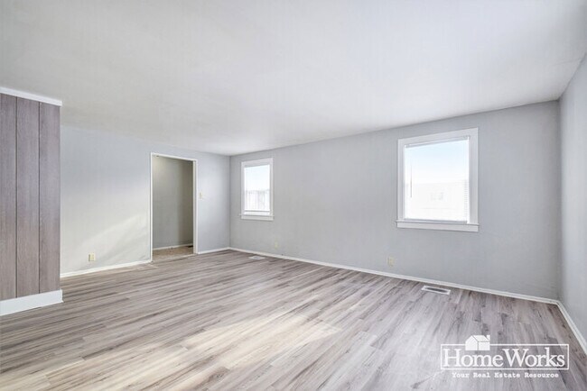 Foto del edificio - 2416 Crest Ave
