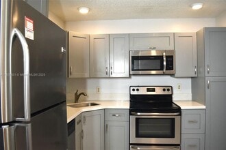 Building Photo - 4459 Carambola Cir S