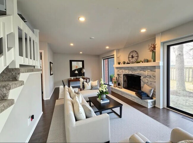 Foto del edificio - 824 Woodmar Dr