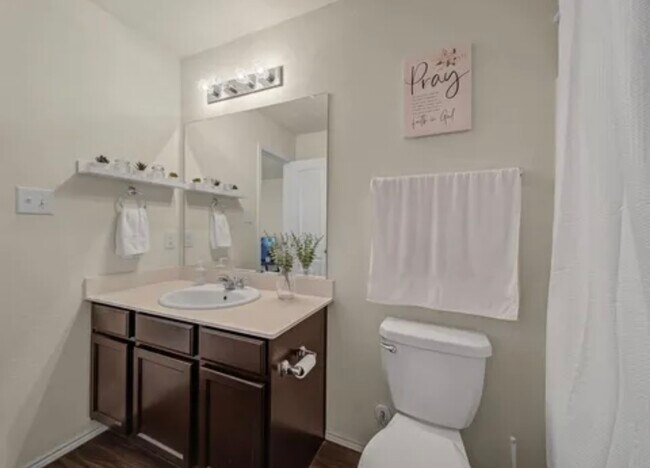 Foto del edificio - 5689 McClelland St