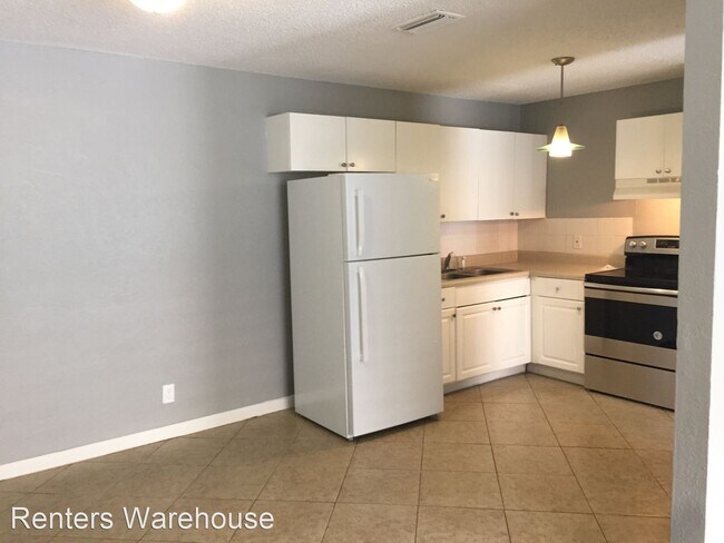 Building Photo - 2 br, 1 bath House - 5323 NW 23 St #182
