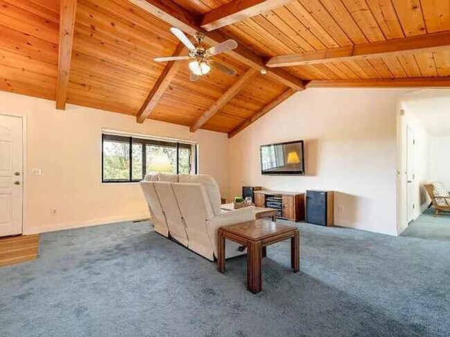 Foto del edificio - 3 bedroom, 2 bath home in Lake Wildwood, Penn Valley, CA 95946