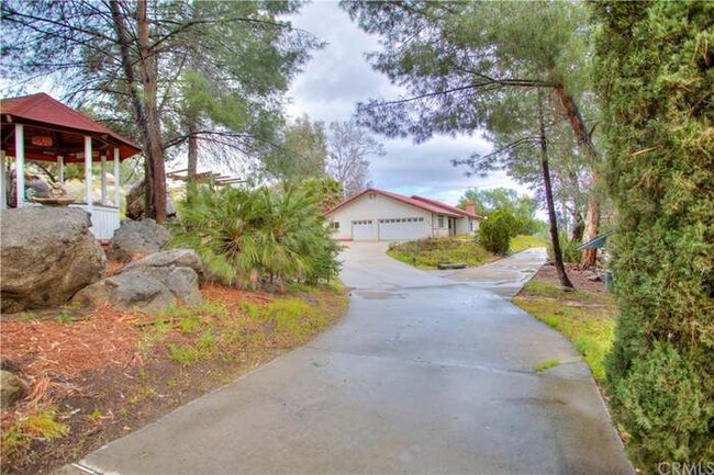 Foto del edificio - 23692 Lemon Ave