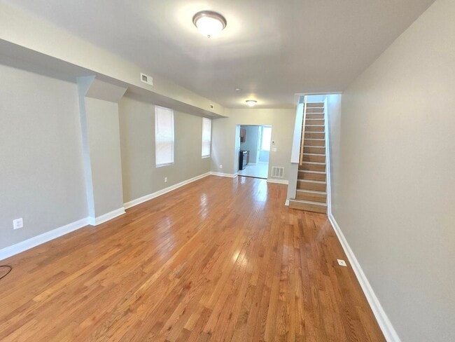 Building Photo - Spacious 3 bedroom 2.5 bathroom Town Home ...