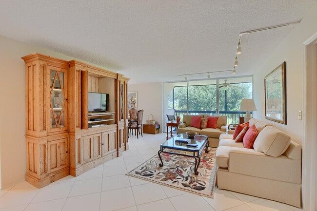 Building Photo - 1731 Bridgewood Dr