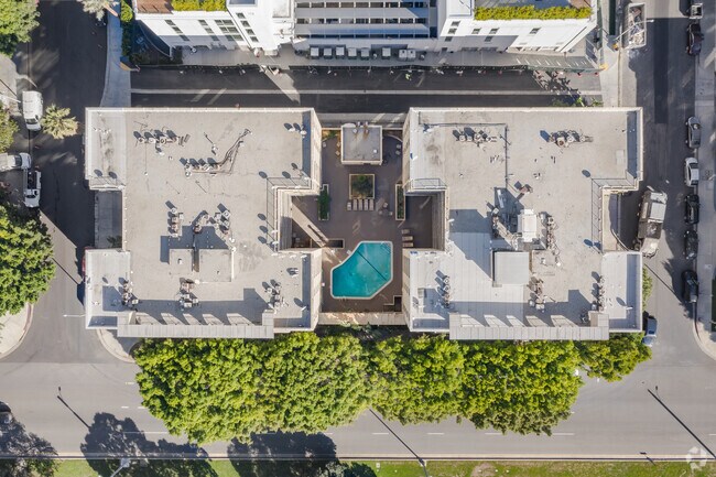 Foto aérea - Burton Plaza Apartments