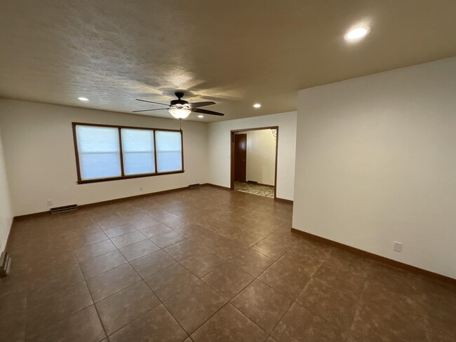 Foto del edificio - 2136 E Ridgewood Dr