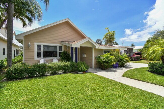 Building Photo - 1116 N Lakeside Dr