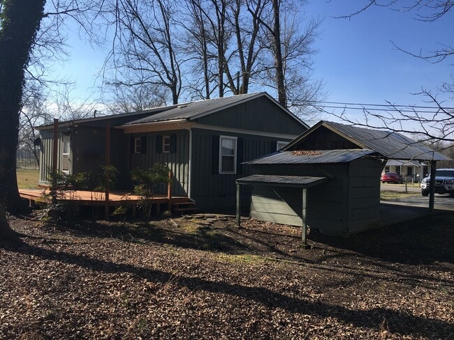 Building Photo - 2/1 Cottage in Shannon $1,100