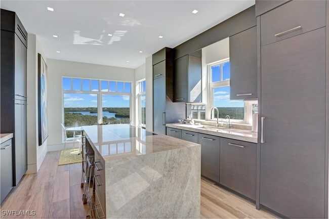 Building Photo - 255 Barefoot Beach Blvd