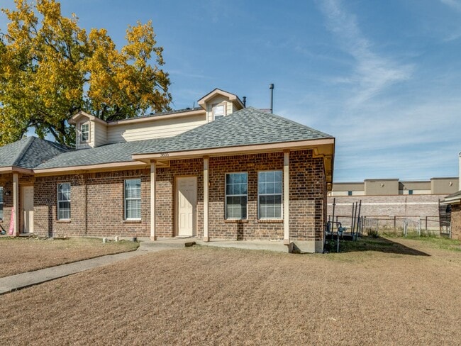 Photo - Jewel St- Duplex Apartment