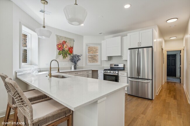 Building Photo - 2510 N Avers Ave