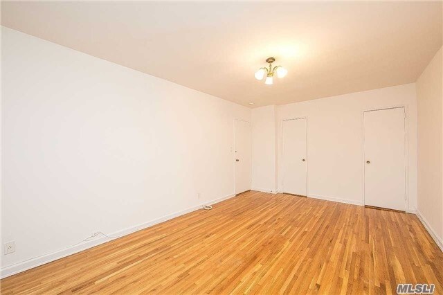 Foto del edificio - 192-15 39th Ave