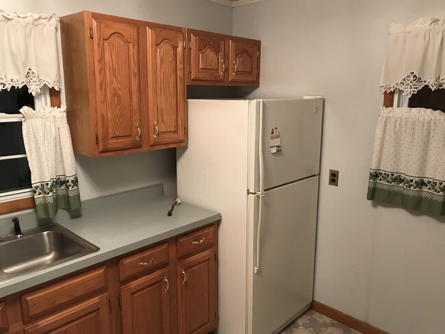 Kitchen - 7 Lincoln Ave