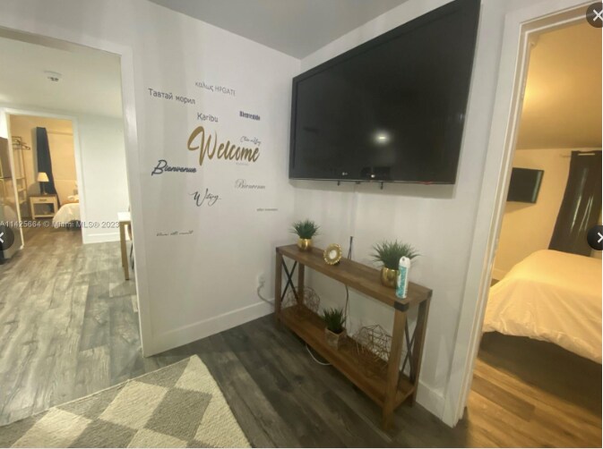 Foto del edificio - 985 SW 9th St