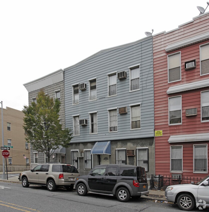 Primary Photo - 712 Lorimer St