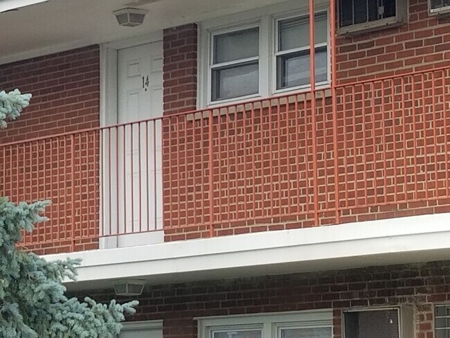 Building Photo - 1101 Holiday Ln