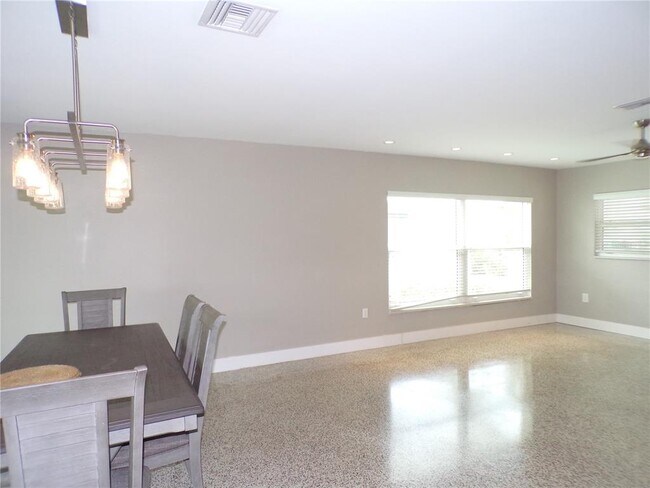 Foto del edificio - 2195 Gulfview Rd