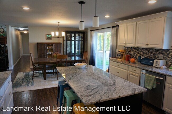 Building Photo - 4 br, 2 bath House - 1181 Garden Drive