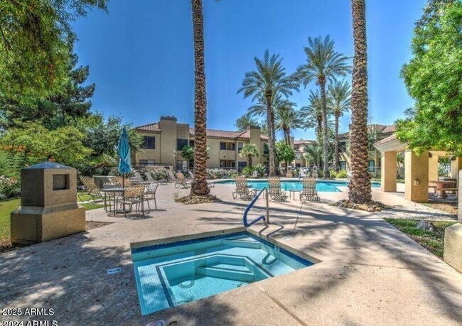 Foto del edificio - 4925 E Desert Cove Ave