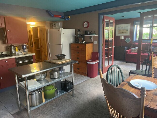 Foto del edificio - Furnished 2 Bedroom Garden Level ADU in Upper Table Mesa Near Bear Creek Park