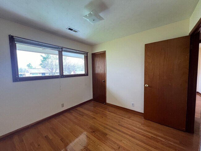 Building Photo - Very nice home located in the heart of Col...