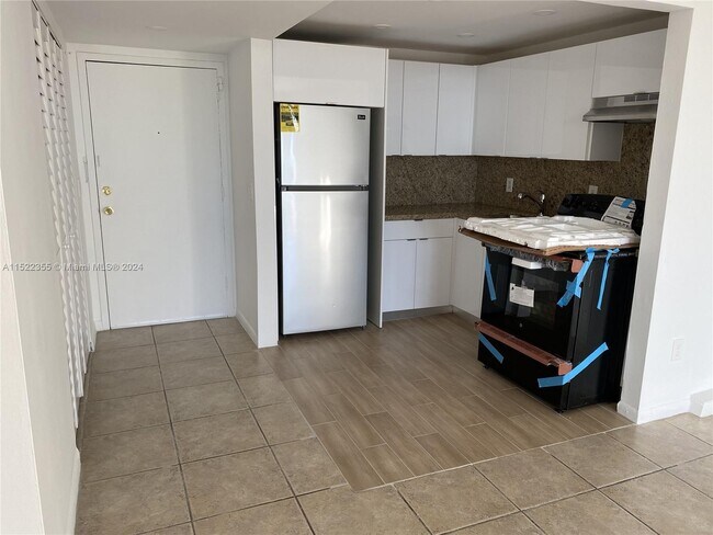 Foto del edificio - 2350 NE 135th St