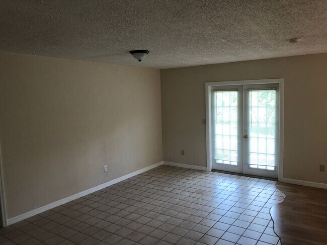 Foto del edificio - Charming 2-Bedroom, 2-Bath Single Family H...