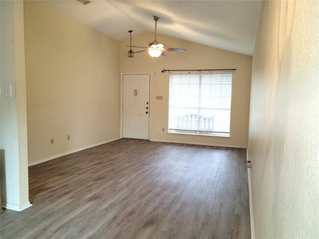Building Photo - 1015 E Yager Ln