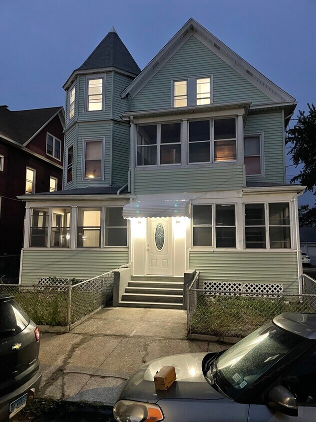 Foto principal - 163 Deacon St