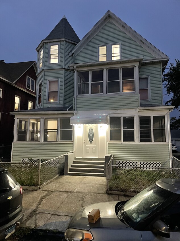 Primary Photo - 163 Deacon St