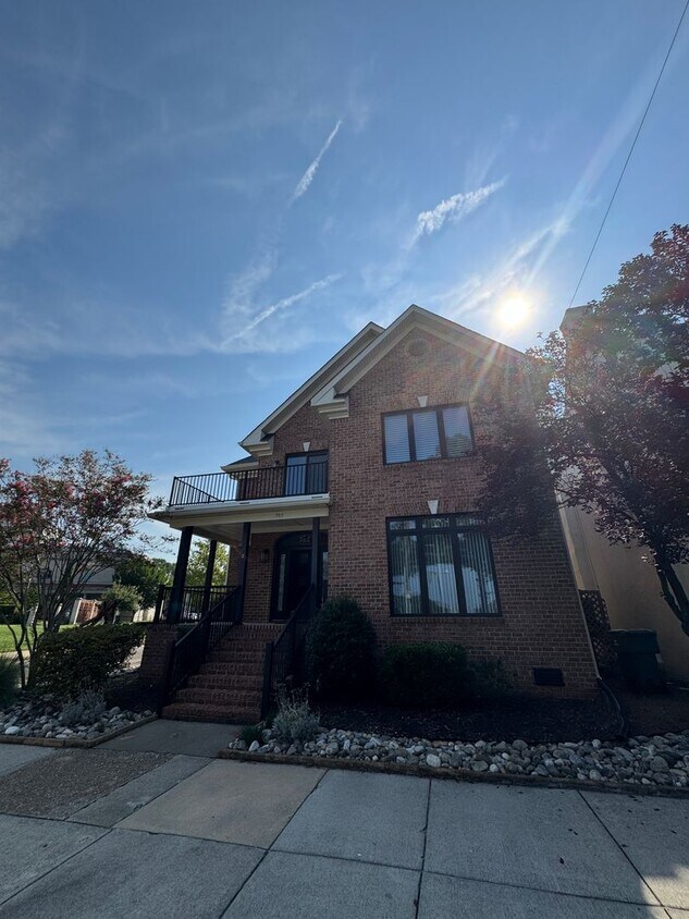 Photo - 744 Yarmouth Street