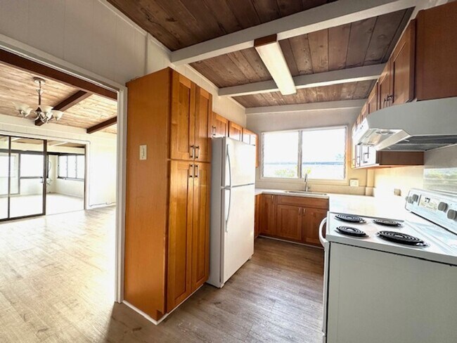 Building Photo - 3 Bedroom, 1.5 Bathroom House