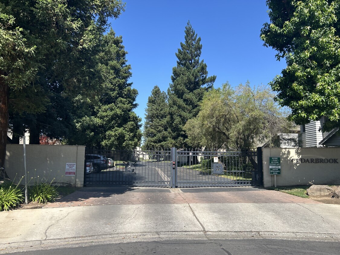 Primary Photo - 1129 Cedar Creek Dr