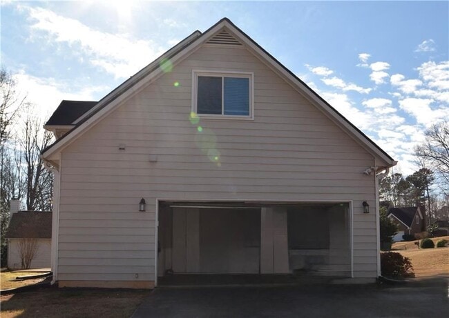 Foto del edificio - 2609 Falcon Nest Ct