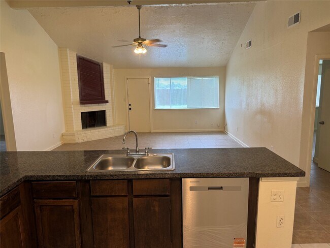 Foto del edificio - 8307 Bird Meadow Ln