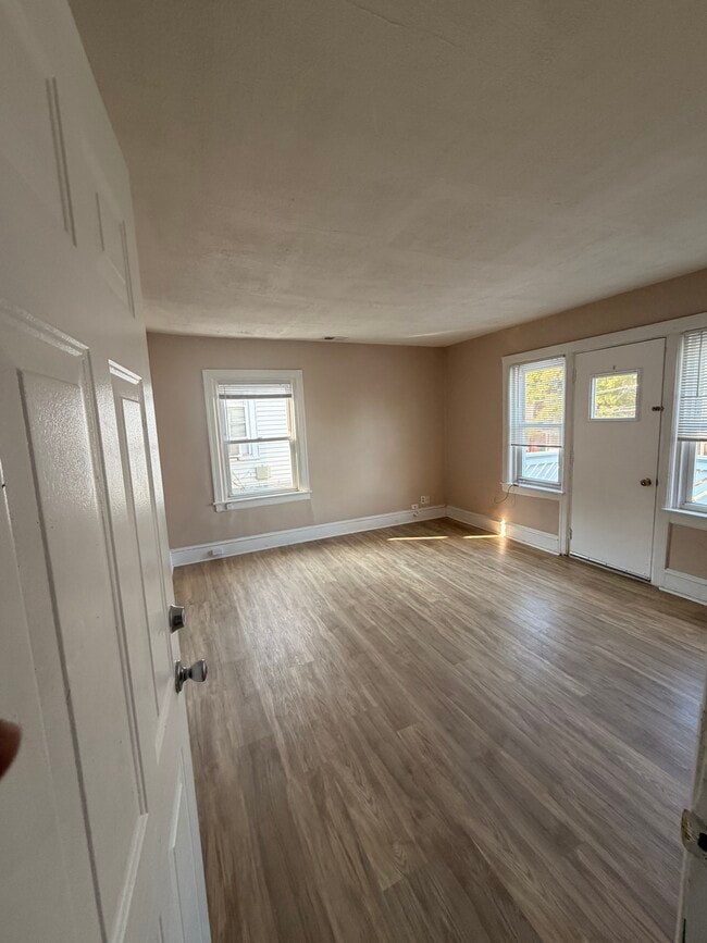 Building Photo - 204 W 35th St