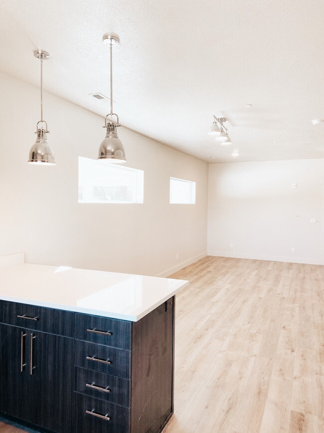 Building Photo - 2858 Kiesel Ave