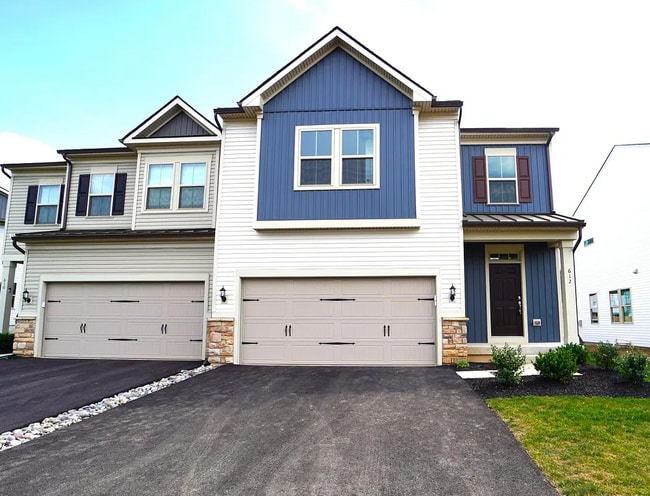 Front - 612 America Dr