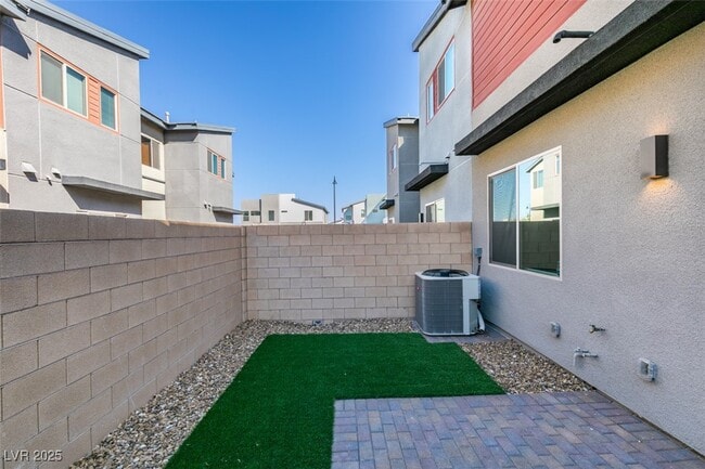 Building Photo - 2649 Conifer Canyon St