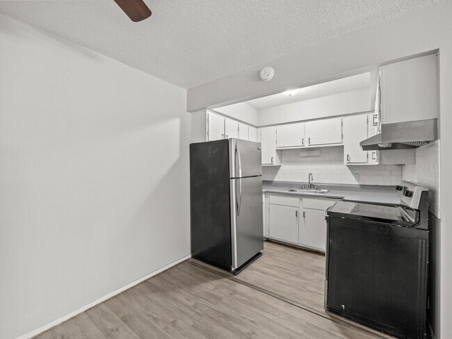Building Photo - 11390 Brydan St