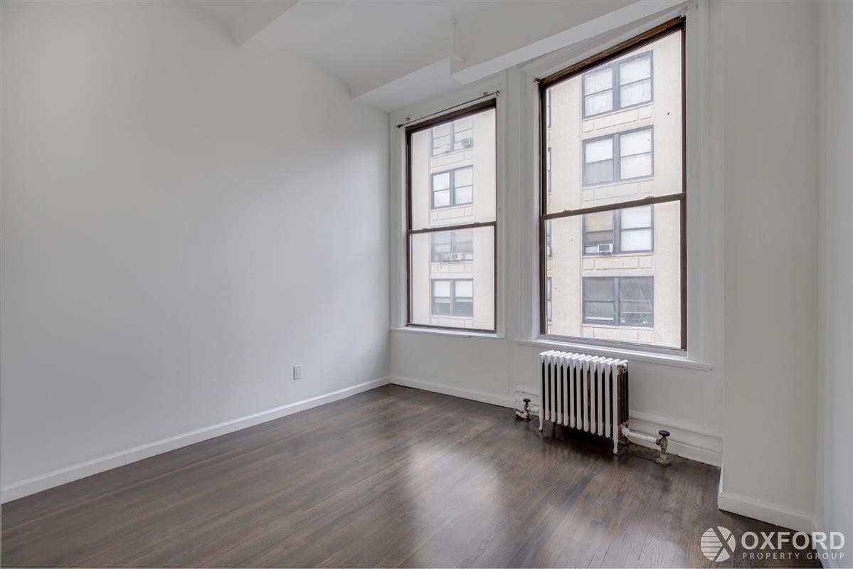 Primary Photo - 220 Park Avenue South
