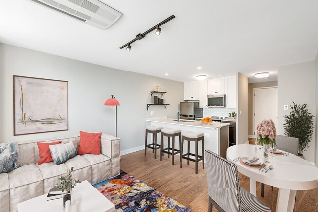 Model - Edge @ Sheridan - 5910 N Sheridan Rd
