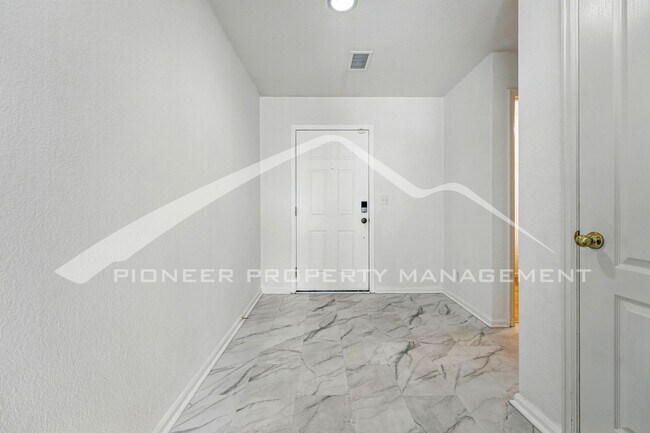Building Photo - Spacious Home with Central AC and Fenced Yard